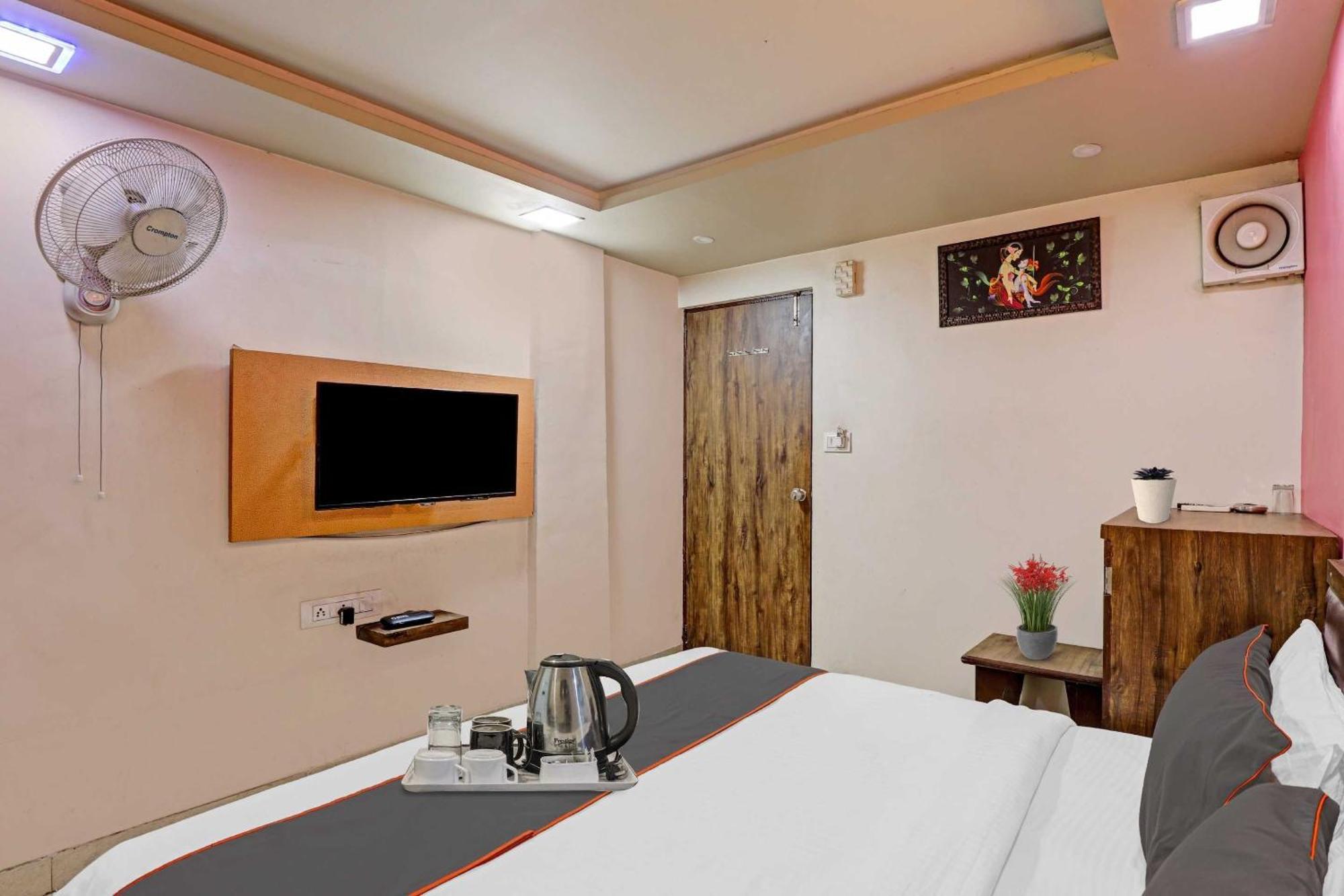 אחמדאבאד Hotel O Royal מראה חיצוני תמונה
