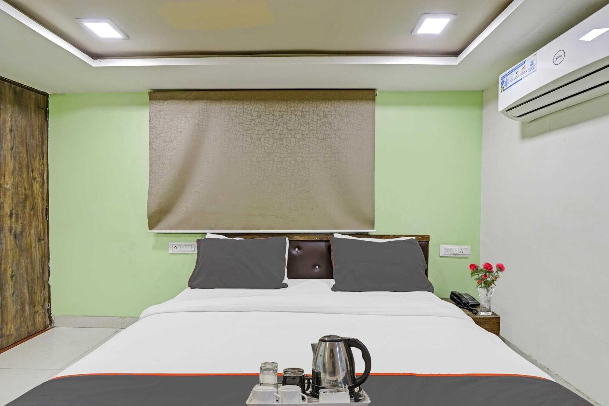 אחמדאבאד Hotel O Royal מראה חיצוני תמונה