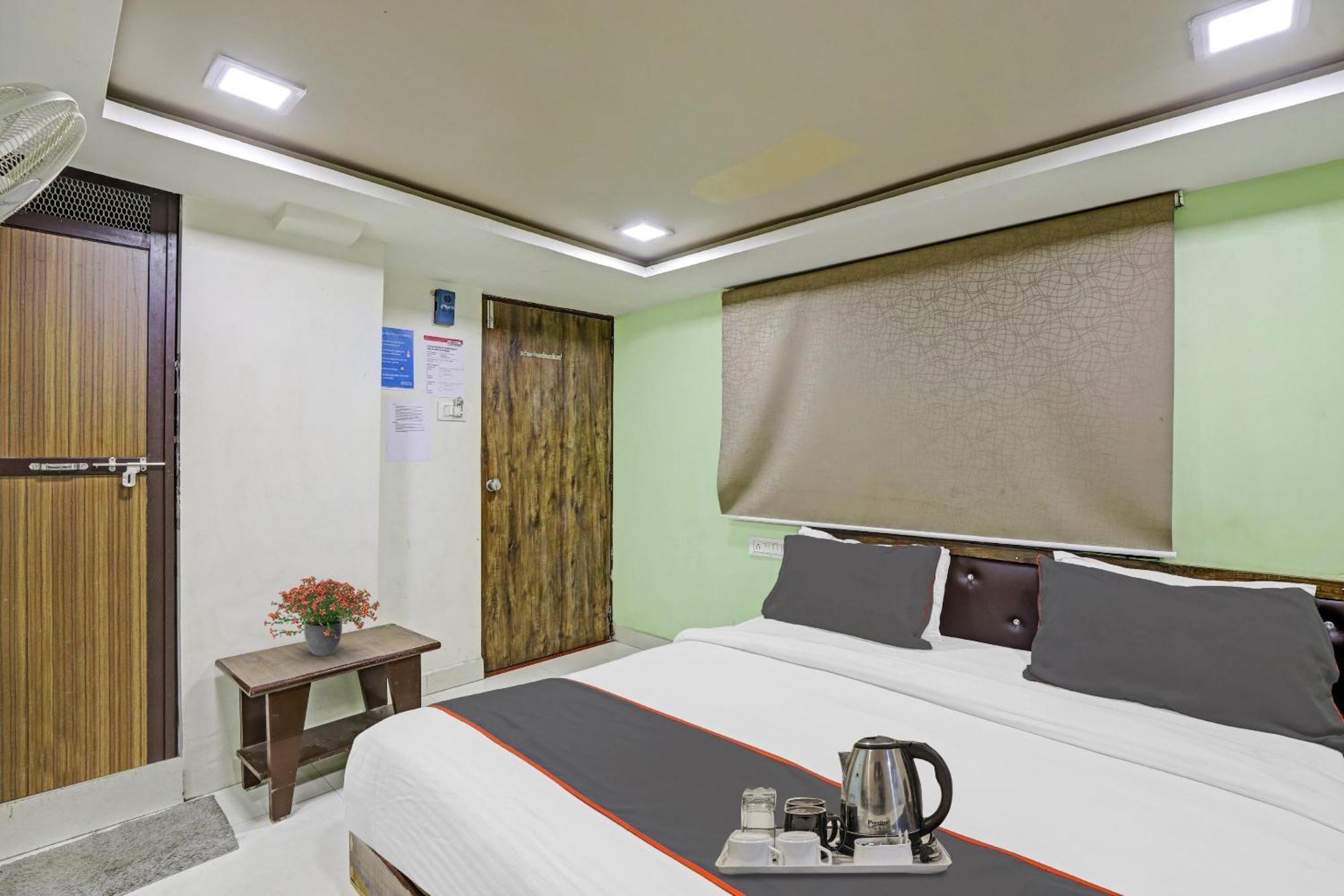 אחמדאבאד Hotel O Royal מראה חיצוני תמונה