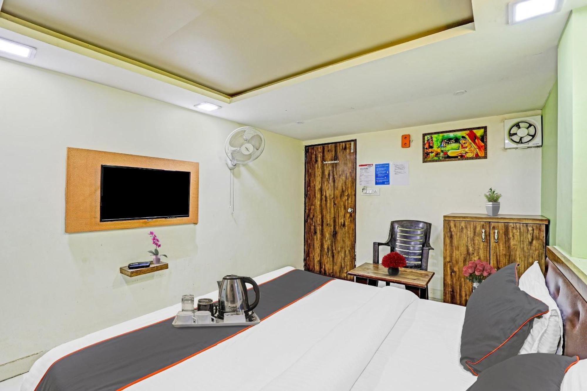 אחמדאבאד Hotel O Royal מראה חיצוני תמונה