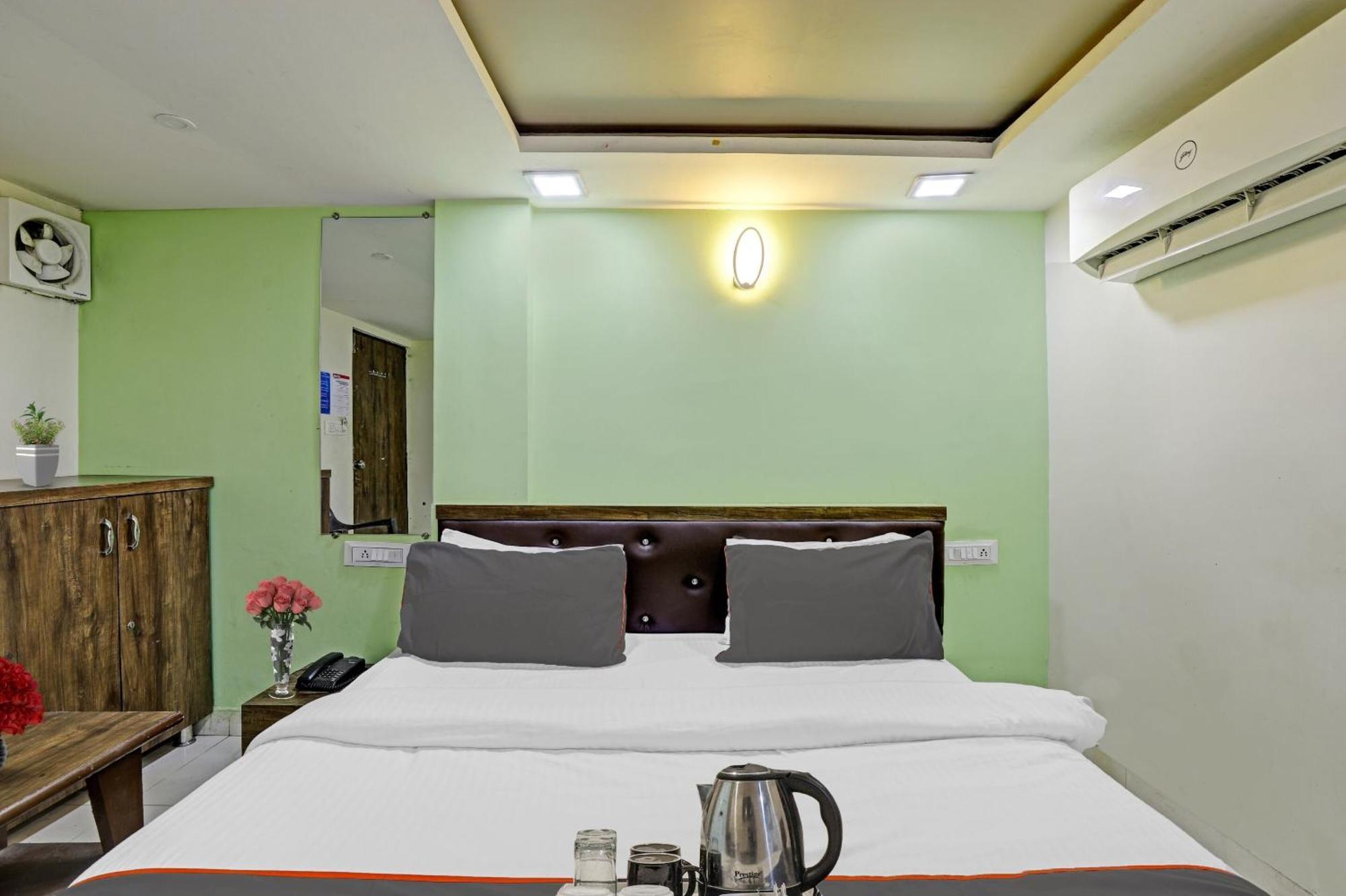 אחמדאבאד Hotel O Royal מראה חיצוני תמונה